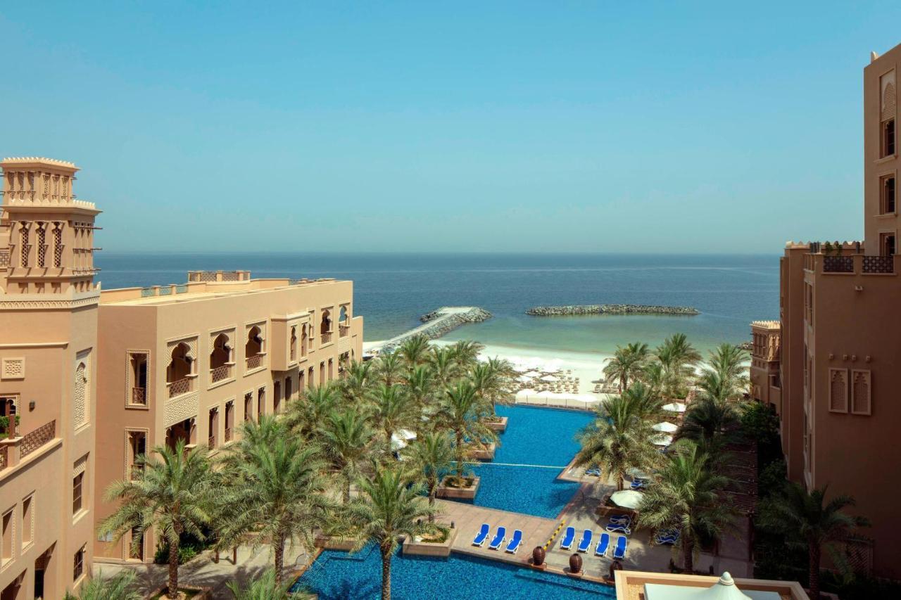 Sheraton Club Zweibettzimmer mit Poolblick und Zugang zur Lounge